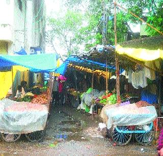 The new hawker policy will be risky | नवे फेरीवाला धोरण ठरणार धोकादायक The new hawker policy will be risky | नवे फेरीवाला धोरण ठरणार धोकादायक