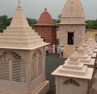 Once a year, the doors of the temple open for women! | वर्षभरातून एकदाच महिलांसाठी उघडतात 'या' मंदिराचे दरवाजे !