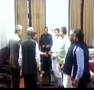 Opposition parties unite to surround Modi | मोदींना घेरण्यासाठी विरोधी पक्षांची एकजूट