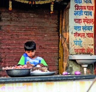 Child labor in industry | उद्योगनगरीत राबताहेत बालमजूर