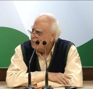 What did Modi do with the ban on the ban? - Kapil Sibal | मोदींनी नोटबंदीच्या निर्णयातून काय साधलं ? - कपिल सिब्बल