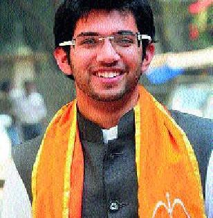 The queues of ordinary citizens only: Aditya Thackeray | रांगांमुळे सामान्य नागरिकांचेच हाल : आदित्य ठाकरे