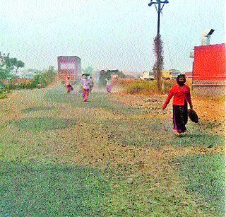 Start the work of sidewalks | साईडपट्ट्या भरण्याच्या कामांना सुरुवात