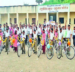 Budding students stoppage | होतकरू विद्यार्थ्यांची थांबली पायपीट