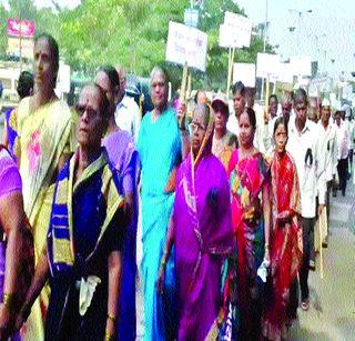 Pensions holders protest movement | पेन्शनधारकांचे धरणे आंदोलन