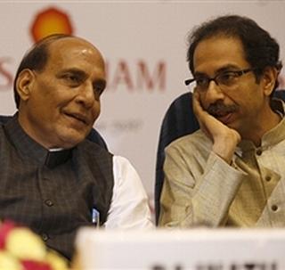 Rajnath Singh said the phone to understand the rage of Uddhav | रागावलेल्या उद्धवना समजवण्यासाठी राजनाथ सिंहानी केला फोन