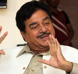 Nomination: Modi's decision is courageous - Shatrughan Sinha's praise | नोटाबंदी : मोदींचा निर्णय साहसी - शत्रुघ्न सिन्हांचे कौतुकाद्गार