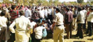 Mud stressed two forest guard | चिखलाबोडीत तणाव दोन वनरक्षक निलंबित Mud stressed two forest guard | चिखलाबोडीत तणाव दोन वनरक्षक निलंबित