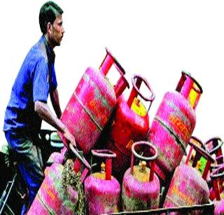 4.15 lakh poor families of Maharashtra are free from Dhol | महाराष्ट्रातील ४.१५ लाख गरीब कुटुंबे धुरापासून मुक्त