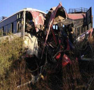 Two buses hit face to face in Osmanabad, 5 deaths | उस्मानाबादमध्ये दोन बसची समोरासमोर धडक, 5 जणांचा मृत्यू