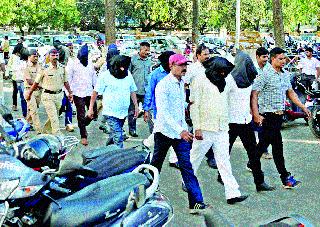 1.5 crore fake currency seized in Nashik | नाशकात दीड कोटींच्या बनावट नोटा जप्त 1.5 crore fake currency seized in Nashik | नाशकात दीड कोटींच्या बनावट नोटा जप्त