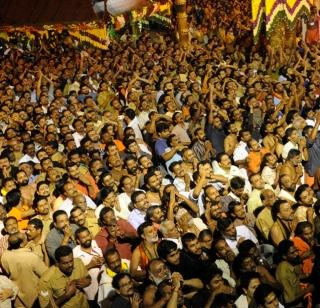 20 injured in stampede at Sabarimala temple | सबरीमाला मंदिरात चेंगराचेंगरीत 20 भाविक जखमी