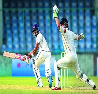 Mumbai lead against Hyderabad | हैदराबादविरुद्ध मुंबईला आघाडी