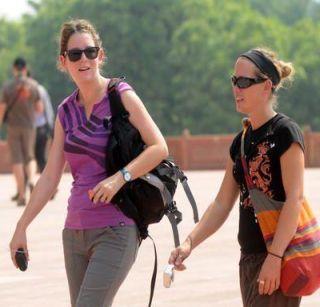 After the anniversary, there was significant increase in the number of foreign tourists | नोटाबंदीनंतर परदेशी पर्यटकांच्या संख्येत मात्र लक्षणीय वाढ