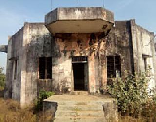 The public auditorium became a public toilets | सांस्कृतिक सभागृह बनले सार्वजनिक शौचालय The public auditorium became a public toilets | सांस्कृतिक सभागृह बनले सार्वजनिक शौचालय