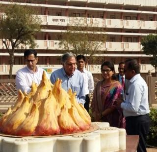 Ratan Tata's meeting with Sarsanghchalak | रतन टाटा सरसंघचालकांच्या भेटीला