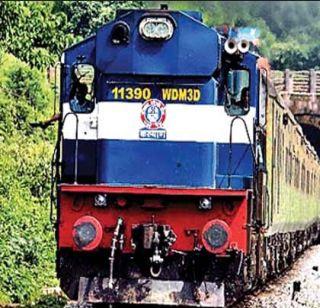 Cargo track collapses near Roha, Konkan Railway disrupted | रोहाजवळ मालगाडीचा डबा घसरला, कोकण रेल्वे विस्कळीत