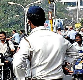 The burden of two-and-a-half million vehicles on traffic police | वाहतूक पोलिसांवर अडीच लाख वाहनांचा भार