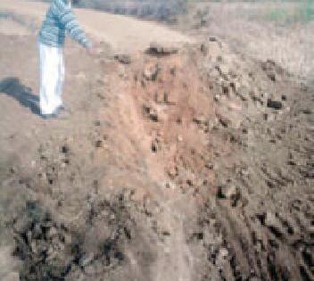 Road collapsed by JCB | जेसीबीने फोडला रस्ता Road collapsed by JCB | जेसीबीने फोडला रस्ता
