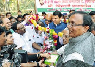 Welcoming the Chief Minister at Ramgiris | रामगिरीवर मुख्यमंत्र्यांचे स्वागत