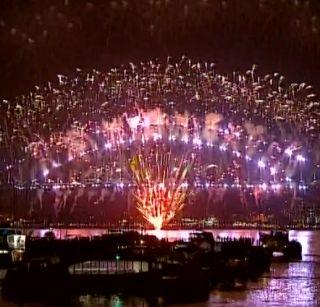 New year and Australia welcomed the New Year celebratory | न्यूझीलंड आणि ऑस्ट्रेलियाने जल्लोषात केलं नववर्षाचं स्वागत