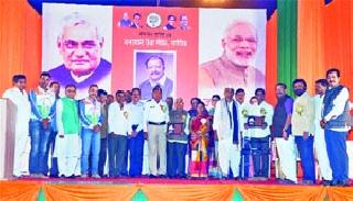 Gala by the Atal Seva Award of 'Untouchables of the common people' | ‘सामान्यातील असामान्यांचा’ अटल सेवा पुरस्काराने गौरव