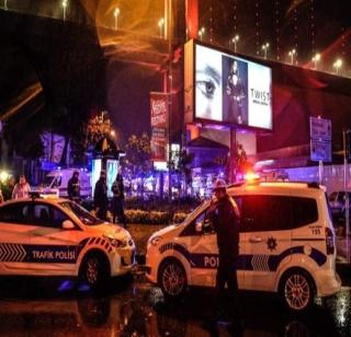 Terrorist attack in Istanbul nightclub, 39 killed | इस्तांबुलमधील नाईटक्लबमध्ये दहशतवादी हल्ला, 39 ठार