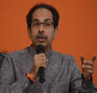 Old Dokalas have increased by heating, Uddhav Thackeray criticizes Modi | जुना ढोकळा नव्याने गरम करून वाढलाय, उद्धव ठाकरेंची मोदींवर टीका