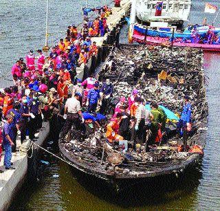 Tourism Boat Fire | पर्यटन बोटीला आग