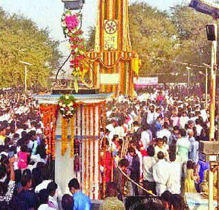 Honor to the Grams at Koregaon Bhima | कोरेगाव भीमा येथे भीमसैनिकांना मानवंदना