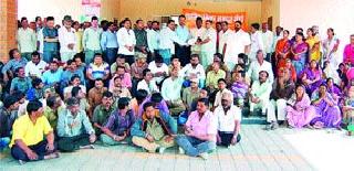 Municipal workers' movement | पालिका कर्मचाऱ्यांचे धरणे आंदोलन