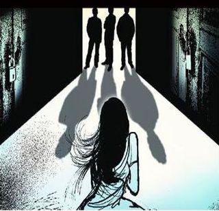 Group girl raped by 12-year-old baby girl | 12 वर्षाच्या चिमुरडीने रोखला आईवर होणारा सामूहिक बलात्कार