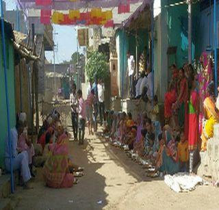 Older people gathered for the dasakriya rituals | वृद्धाच्या दशक्रिया विधीसाठी तरुणाईने जमा केली लोकवर्गणी