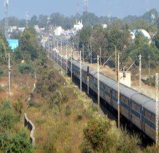 Use of automatic signal system in Jalgaon Railway | जळगावात रेल्वेकडून स्वयंचलित सिग्नल प्रणालीचा प्रयोग