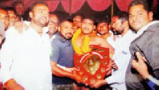 Wrestling riots: Sunil Savvatkar tops | कुस्ती दंगलीत सुनील सेवतकर अव्वल