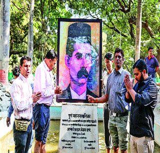 There was a debate even when the statue of Gadkari was done! | गडकरींचा पुतळा बसवतानाही झाला होता वाद!