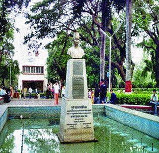 Gadkari statue derived from river! | नदीतून काढला गडकरींचा पुतळा!