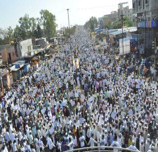 Maha-Muktarcha of Muslim community in Osmanabad | उस्मानाबादेत मुस्लिम समाजाचा महा- मुकमोर्चा