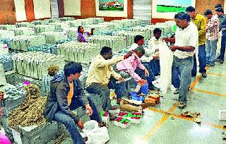 Independent bunds to be built for polling machines | मतदान यंत्रांसाठी बांधणार स्वतंत्र गुदामे Independent bunds to be built for polling machines | मतदान यंत्रांसाठी बांधणार स्वतंत्र गुदामे