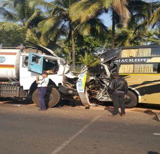 The Volvo bus coming to Pune from Pune resulted in accidents | पुण्यातून गोव्यात येणा-या व्होल्वो बसला अपघात