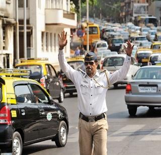 The traffic police's 'record card' presented in the court | वाहतूक पोलिसांचे ‘रेटकार्ड’च कोर्टात सादर The traffic police's 'record card' presented in the court | वाहतूक पोलिसांचे ‘रेटकार्ड’च कोर्टात सादर