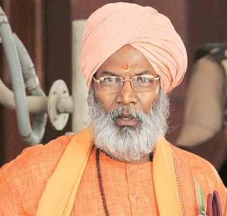 4 wives, 40 children grow up in population - Sakshi Maharaj | ४ बायका, ४० मुलंवालेच लोकसंख्यावाढीस कारणीभूत - साक्षी महाराज