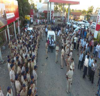 Action on the scrap market for the second consecutive day, | भंगार बाजारावरील कारवाई सलग दुस-या दिवशी,परिसराला छावणीचे स्वरूप