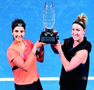 Sania doubles title | सानियाला दुहेरीचे विजेतेपद