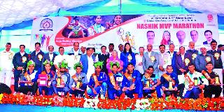 Hyderabad's Sanjay Kara 'MVP Marathon' winner | हैदराबादचा संजय कैरा ‘मविप्र मॅरेथॉन’ विजेता Hyderabad's Sanjay Kara 'MVP Marathon' winner | हैदराबादचा संजय कैरा ‘मविप्र मॅरेथॉन’ विजेता