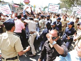 Nabababandi agitation stirred the district! | नोटाबंदी आंदोलनांनी जिल्हा ढवळला!