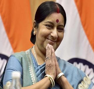 If you are in trouble, tag me by tweeting - Sushma Swaraj | परदेशात अडचणीत सापडल्यास ट्विट करून मला टॅग करा - सुषमा स्वराज