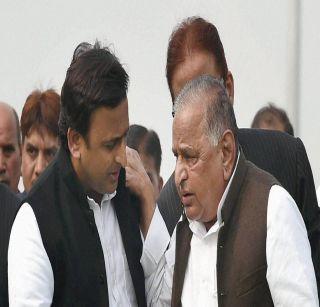 Akhilesh talked with Mulayam | अखिलेश यांनी केली मुलायम यांच्याशी चर्चा