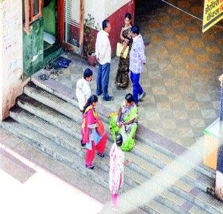 Agent Giri in front of the Rationing Office | रेशनिंग कार्यालयासमोर ‘एजंटगिरी’