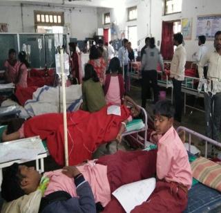 50 students poisoned in Maregaon in Yavatmal | यवतमाळमधील मारेगावात ५० विद्यार्थ्यांना विषबाधा